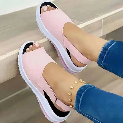 An Open Toe Flat Sandals for Women